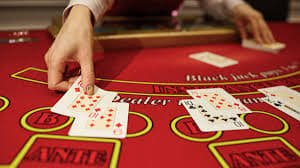 Antarmuka aplikasi mobile rpvip8 menampilkan studio dealer langsung dengan opsi meja blackjack, roulette, dan baccarat